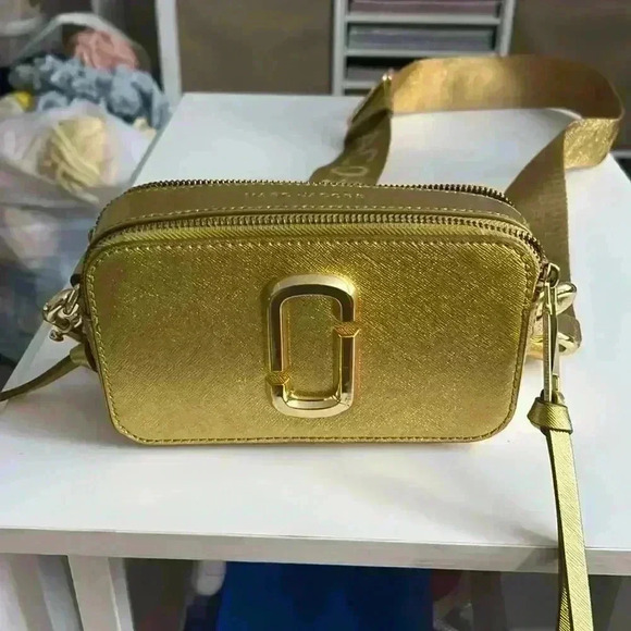 Excellent used condition rare all gold Marc Jacobs Crossbody bag purse - Picture 1 of 9